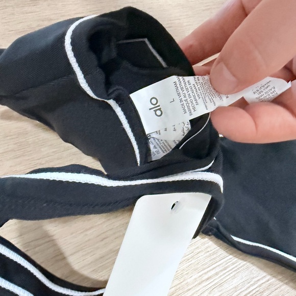 ALO Yoga heart throb Black and White Sports Bra - Picture 2 of 2